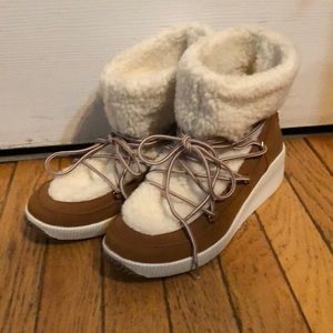 Ladies London Fog winter boots size 9